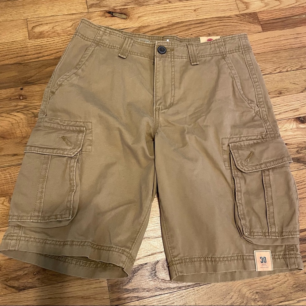 NWT- Urban Pipeline Cargo Shorts